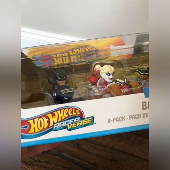 Hot Wheels Racer Verse 4-Pack: Batman, Robin, Catwoman & Harley Quinn - NWT! - Picture 2 of 6